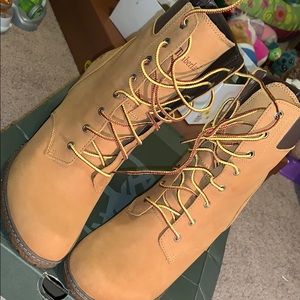 Like new, size 9 timberland boots